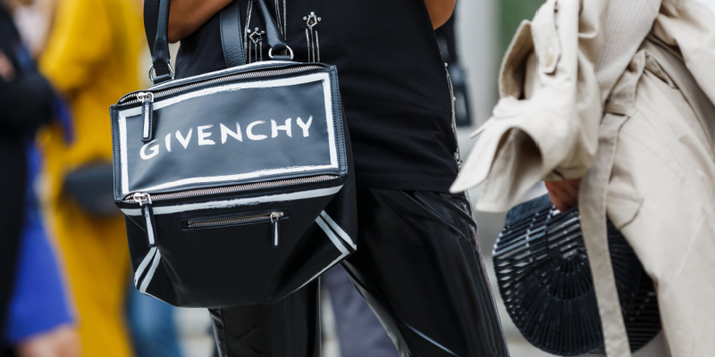 service client givenchy